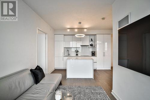 3411 - 1 Yorkville Avenue, Toronto, ON - Indoor Photo Showing Kitchen