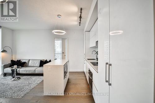 3411 - 1 Yorkville Avenue, Toronto, ON - Indoor Photo Showing Kitchen