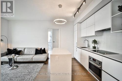 3411 - 1 Yorkville Avenue, Toronto, ON - Indoor Photo Showing Kitchen With Upgraded Kitchen