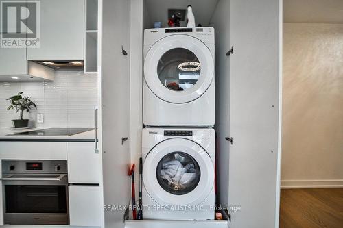 3411 - 1 Yorkville Avenue, Toronto, ON - Indoor Photo Showing Laundry Room