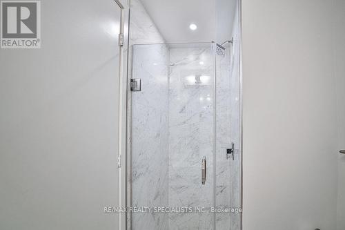 3411 - 1 Yorkville Avenue, Toronto, ON - Indoor Photo Showing Bathroom