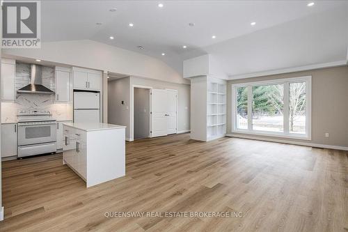 3229 25 Side Road, Innisfil, ON - Indoor Photo Showing Kitchen