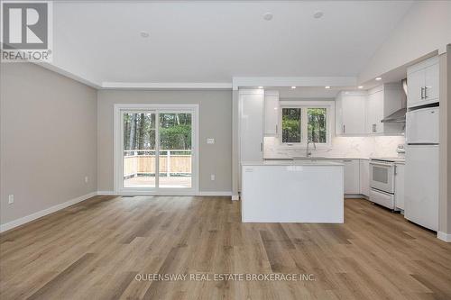 3229 25 Side Road, Innisfil, ON - Indoor Photo Showing Kitchen