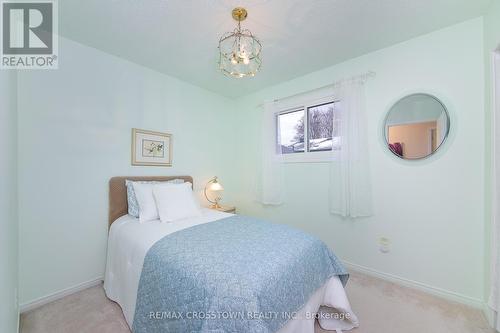 63 Bronte Crescent, Barrie, ON - Indoor Photo Showing Bedroom