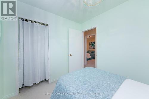 63 Bronte Crescent, Barrie, ON - Indoor Photo Showing Bedroom