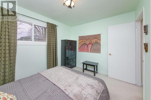 63 Bronte Crescent, Barrie, ON - Indoor Photo Showing Bedroom