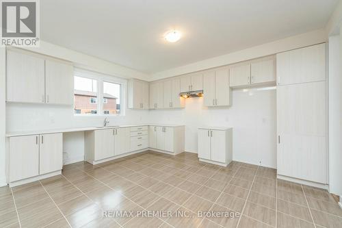 11 - 5 Hampton Lane, Barrie, ON - Indoor Photo Showing Kitchen