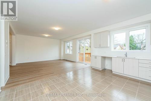 11 - 5 Hampton Lane, Barrie, ON - Indoor