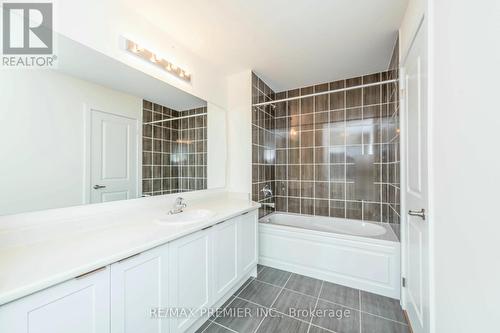 11 - 5 Hampton Lane, Barrie, ON - Indoor Photo Showing Bathroom