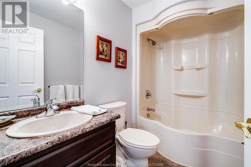 44 Queens Hill Crescent, Leamington, ON - Indoor Photo Showing Bathroom