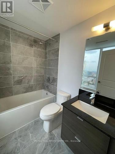 2510 - 30 Elm Drive, Mississauga, ON - Indoor Photo Showing Bathroom