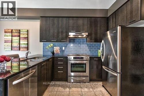 2361 Baronwood Drive, Oakville, ON - Indoor Photo Showing Kitchen With Double Sink With Upgraded Kitchen