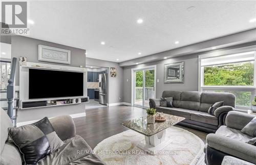 Main - 120 Lena Crescent, Cambridge, ON - Indoor Photo Showing Living Room