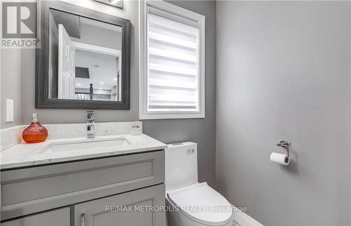 Main - 120 Lena Crescent, Cambridge, ON - Indoor Photo Showing Bathroom