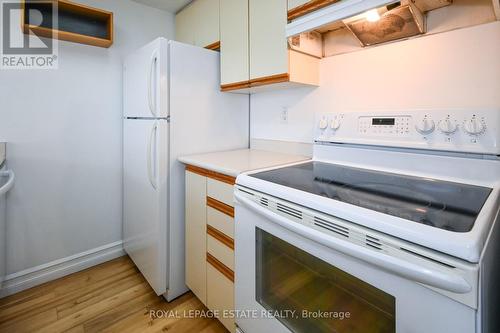 1225 - 222 The Esplanade, Toronto, ON - Indoor Photo Showing Kitchen