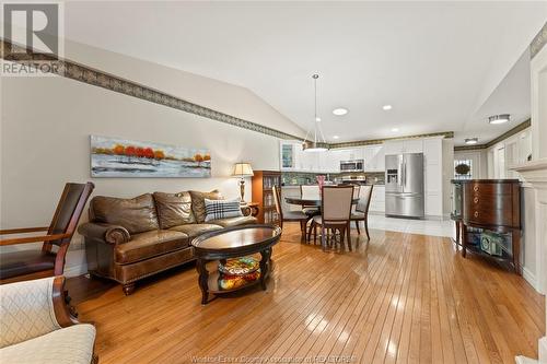 1824 Questa Drive, Windsor, ON - Indoor Photo Showing Living Room