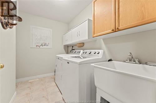 1824 Questa Drive, Windsor, ON - Indoor Photo Showing Laundry Room