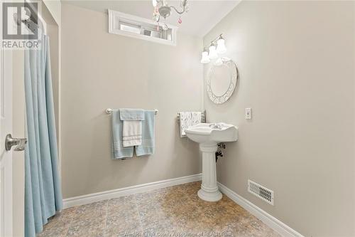 1824 Questa Drive, Windsor, ON - Indoor Photo Showing Bathroom