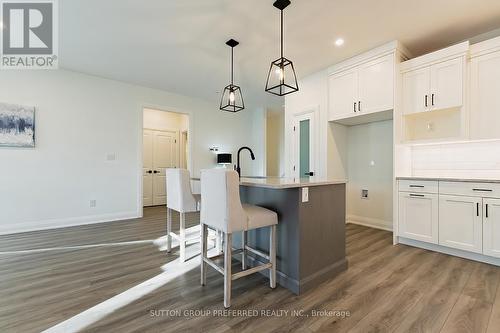 7 - 175 Glengariff Drive, Southwold (Talbotville), ON - Indoor Photo Showing Kitchen