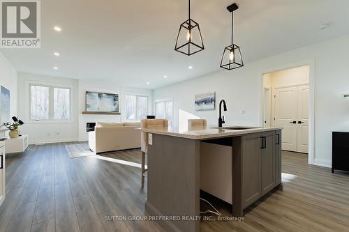 7 - 175 Glengariff Drive, Southwold (Talbotville), ON - Indoor Photo Showing Kitchen