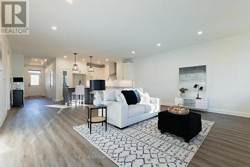 7 - 175 Glengariff Drive, Southwold (Talbotville), ON - Indoor Photo Showing Living Room