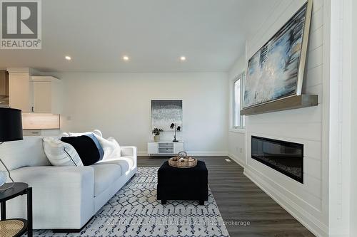 7 - 175 Glengariff Drive, Southwold (Talbotville), ON - Indoor Photo Showing Living Room With Fireplace