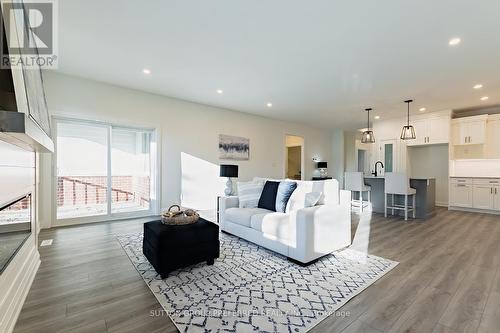 7 - 175 Glengariff Drive, Southwold (Talbotville), ON - Indoor Photo Showing Living Room