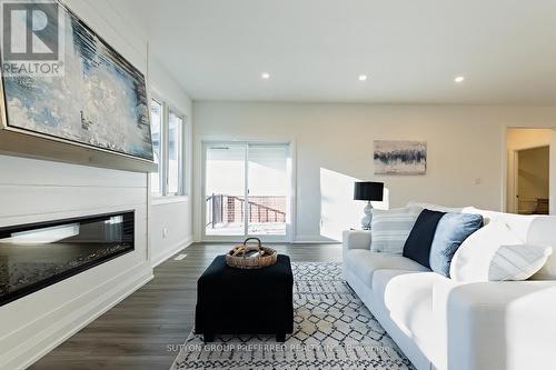 7 - 175 Glengariff Drive, Southwold (Talbotville), ON - Indoor Photo Showing Living Room With Fireplace