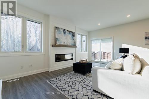 7 - 175 Glengariff Drive, Southwold (Talbotville), ON - Indoor Photo Showing Living Room With Fireplace