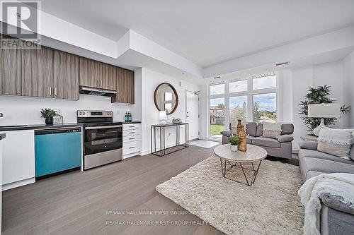 8 - 188 Angus Drive, Ajax (Northeast Ajax), ON - Indoor Photo Showing Living Room