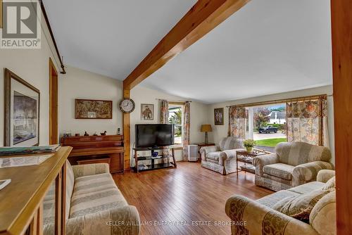 71 Queen Street, Prince Edward County (Picton), ON - Indoor Photo Showing Living Room