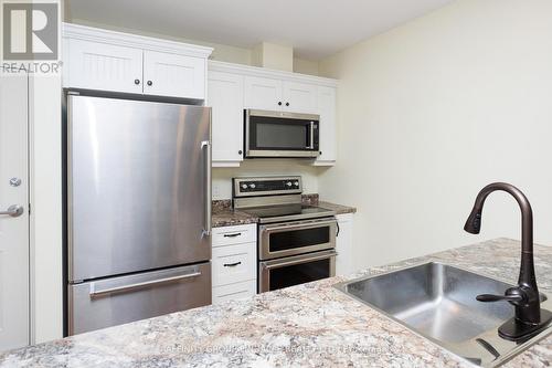 407 - 58 Glenelg Street, Kawartha Lakes (Lindsay), ON - Indoor Photo Showing Kitchen