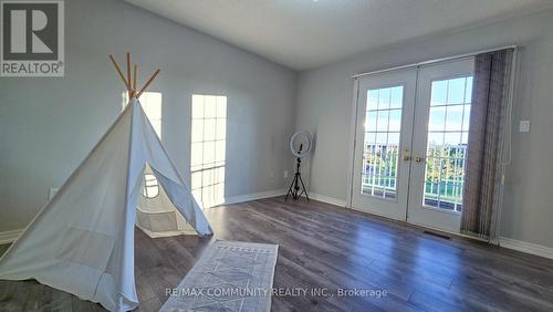 553 Hartley Boulevard, Milton, ON - Indoor Photo Showing Other Room