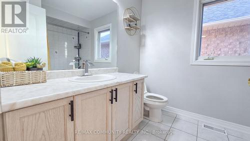 553 Hartley Boulevard, Milton, ON - Indoor Photo Showing Bathroom