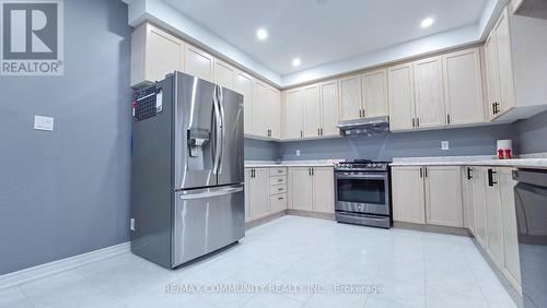 553 Hartley Boulevard, Milton, ON - Indoor Photo Showing Kitchen