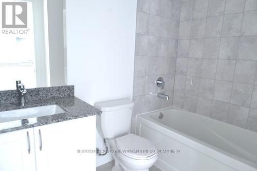 613 - 2800 Keele Street, Toronto, ON - Indoor Photo Showing Bathroom