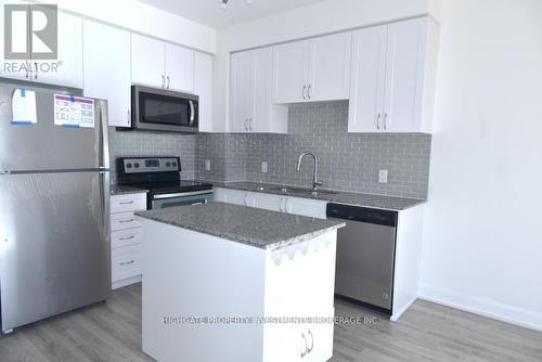 613 - 2800 Keele Street, Toronto, ON - Indoor Photo Showing Kitchen With Upgraded Kitchen