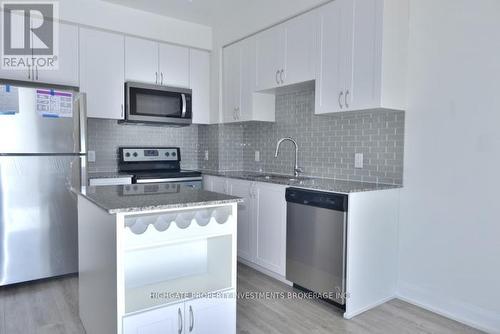 613 - 2800 Keele Street, Toronto, ON - Indoor Photo Showing Kitchen With Upgraded Kitchen