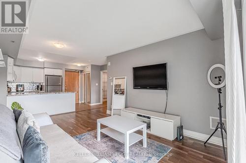 401 - 3060 Rotary Way, Burlington, ON - Indoor Photo Showing Living Room