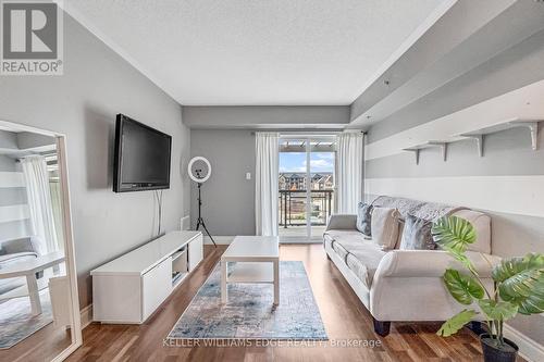 401 - 3060 Rotary Way, Burlington, ON - Indoor Photo Showing Living Room