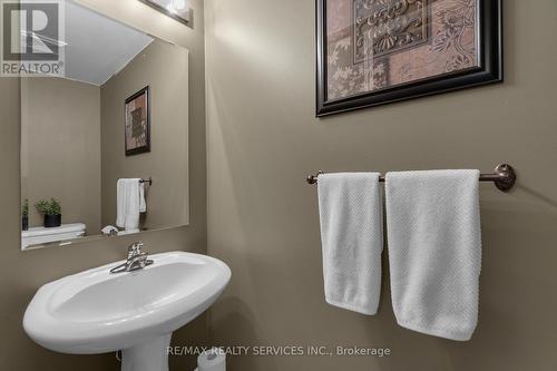 177 Decker Hollow Circle, Brampton, ON - Indoor Photo Showing Bathroom