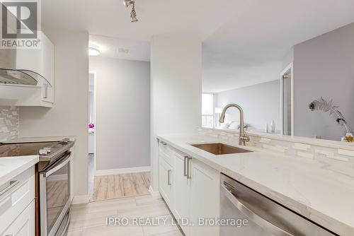 1616 - 4185 Shipp Drive, Mississauga, ON - Indoor Photo Showing Kitchen With Upgraded Kitchen