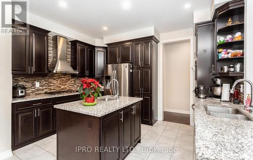 3183 Daisy Way, Oakville, ON - Indoor Photo Showing Kitchen With Double Sink With Upgraded Kitchen