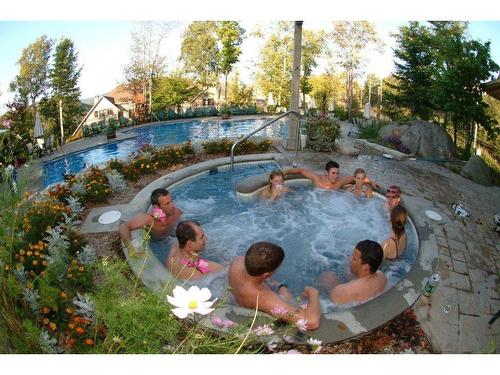 Hot tub - 1-206 Rue Du Mont-Plaisant, Mont-Tremblant, QC - Outdoor