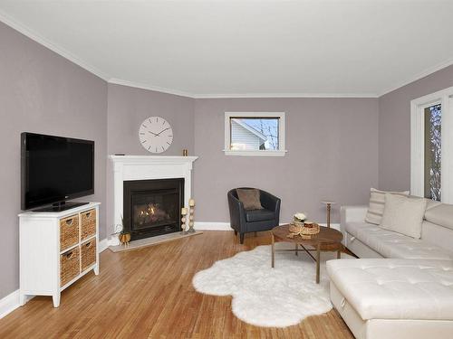 639 Red River Road, Thunder Bay, ON - Indoor Photo Showing Living Room With Fireplace