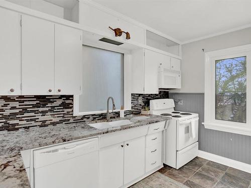 639 Red River Road, Thunder Bay, ON - Indoor Photo Showing Kitchen