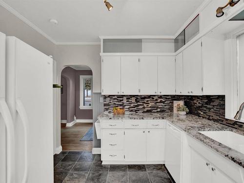 639 Red River Road, Thunder Bay, ON - Indoor Photo Showing Kitchen