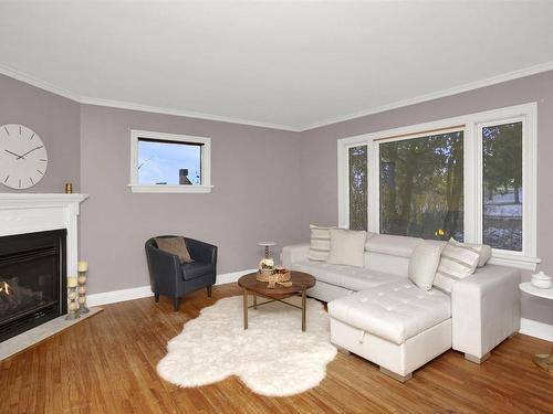 639 Red River Road, Thunder Bay, ON - Indoor Photo Showing Living Room With Fireplace