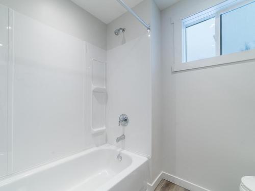 723 Airport Road, Kenora, ON - Indoor Photo Showing Bathroom