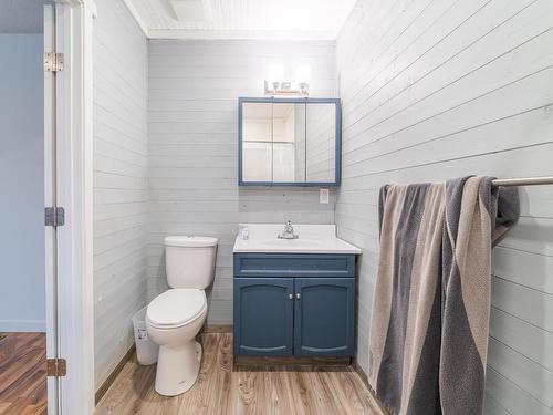 723 Airport Road, Kenora, ON - Indoor Photo Showing Bathroom